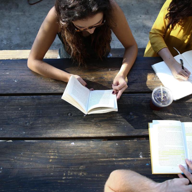 students_sitting_outside
